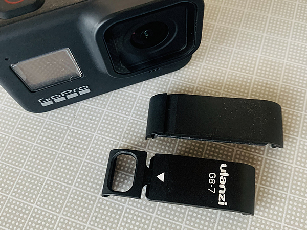 GoPro8用USB-Cが使用出来る蓋とオリジナルのふた