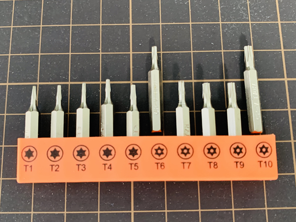 ボディを開けた際のスタービット（星形ネジ）のサイズはT6とT10でした