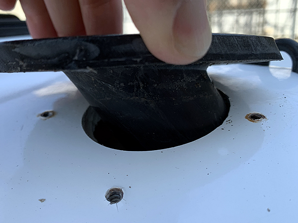 カヤックパーツと船体の隙間を確認する