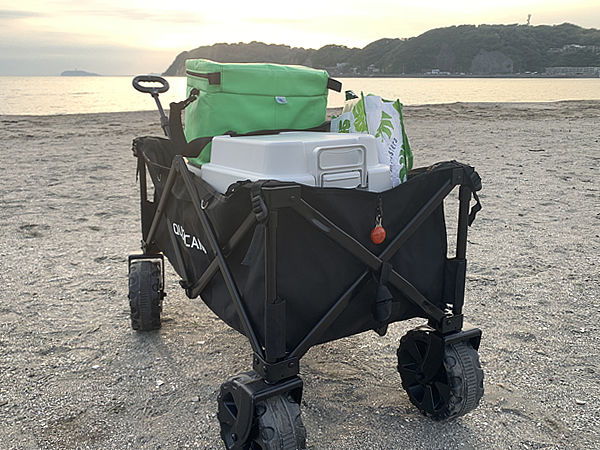 アウトドアキャリーを使って家から海まで荷物を運んだ