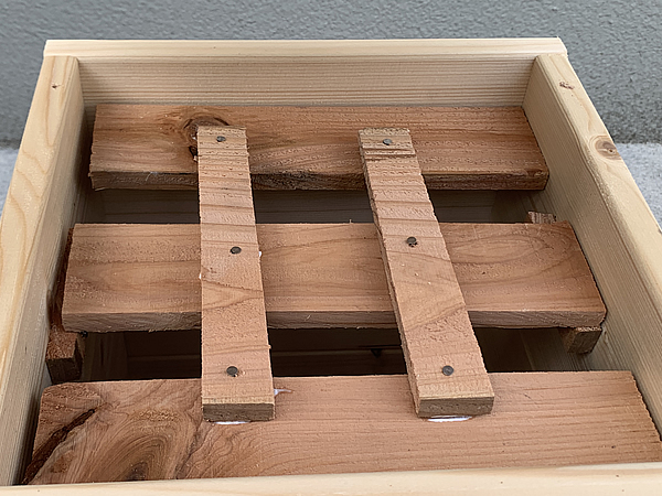 巣箱のすのこ作りが結構難しい