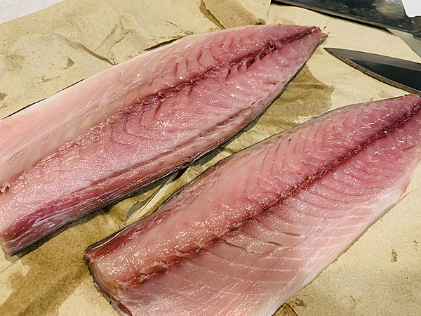 ゴマ鯖を捌く