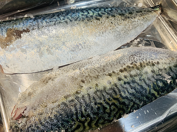 塩をかけて水分や臭みを取る
