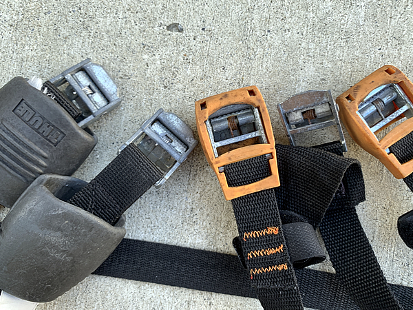 タイダウンベルトのバックルのダメージ、錆びについて