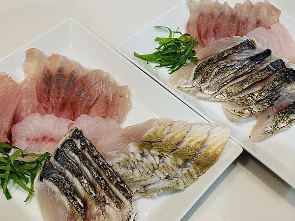 釣ったサワラを炙りの刺身にする