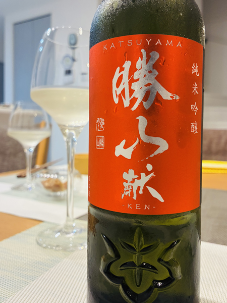お気に入りの日本酒も飲む