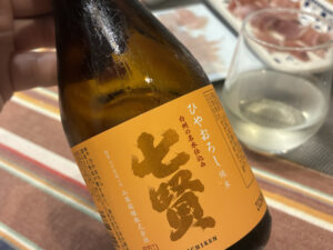 日本酒と刺身を楽しむ